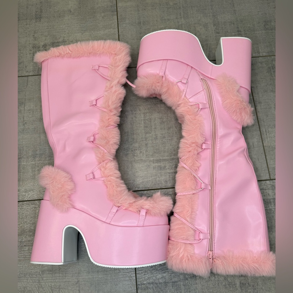 NEW Baby Pink / Pale Pink Faux Fur Platform Boots women’s size 8 / 8.5 Pastel